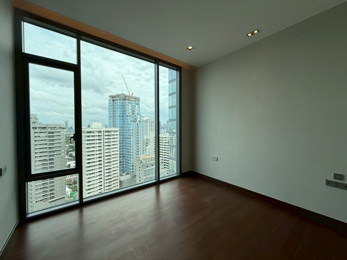 For SaleCondoNana, North Nana,Sukhumvit13, Soi Nana : Pro Cook Q1 Sukhumvit 3 Beds 4 Baths 147.5 SQ.M. P/F ** Fixed 2 Parking
