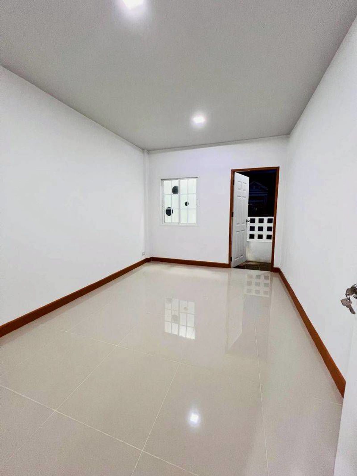 For SaleTownhomePathum Thani,Rangsit, Thammasat : 2 -storey Town House for sale, Piyawaram Khlong 4, an area of 24 square wah, 3 bedrooms, ready to move in. Sava Pracharat Road, Bueng Yi Tho Subdistrict, Thanyaburi District, Pathum Thani Province