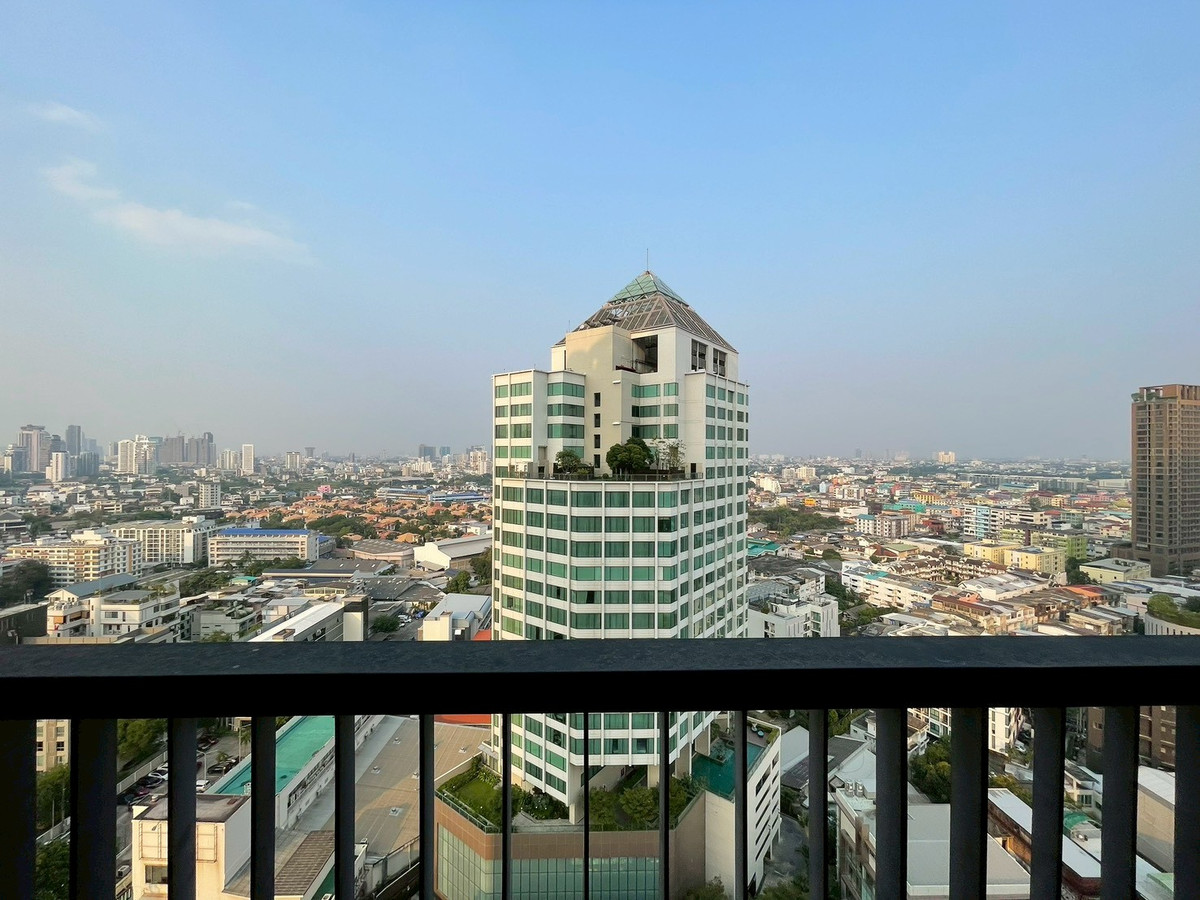 ให้เช่าคอนโดอ่อนนุช อุดมสุข : (ปล่อยเช่า)🟢 คอนโด RHYTHM Sukhumvit 44/1 ร 2BR ราคาดีมากกกก ชั้นสูง  เฟอร์+เครื่องใช้ไฟฟ้าครบ พร้อมเข้าอยู่  ㅡ ติด🚆BTS พระโขนง