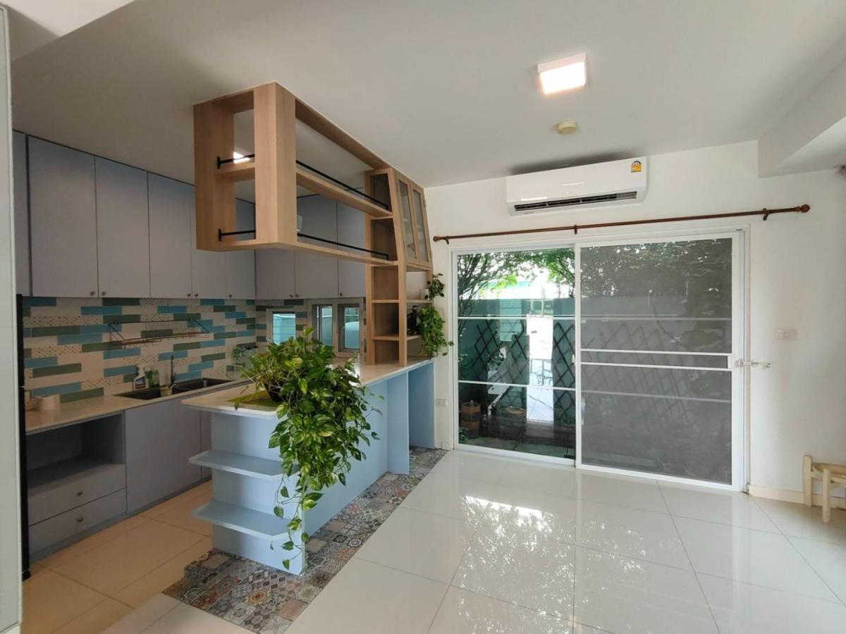 ขายทาวน์โฮมบางนา แบริ่ง ลาซาล : 🔥ขายด่วน + 🔥อินดี้ บางนา รามคำแหง 2 ใกล้ Mega & Ikea บางนา เฟอร์นิเจอร์ครบ พร้อมเข้าอยู่