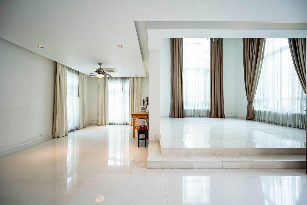 ขายบ้านแจ้งวัฒนะ เมืองทอง : 🔥ขายด่วน + 🔥หมู่บ้านคฤหาสน์ทายาท พื้นที่กว้าง พร้อมสระว่ายน้ำส่วนตัว