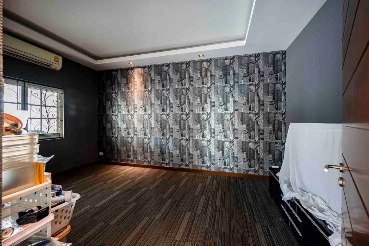 ขายบ้านแจ้งวัฒนะ เมืองทอง : 🔥ขายด่วน + 🔥หมู่บ้านคฤหาสน์ทายาท พื้นที่กว้าง พร้อมสระว่ายน้ำส่วนตัว