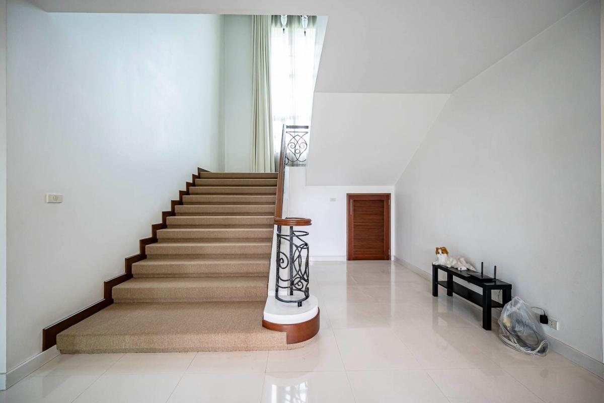 ขายบ้านแจ้งวัฒนะ เมืองทอง : 🔥ขายด่วน + 🔥หมู่บ้านคฤหาสน์ทายาท พื้นที่กว้าง พร้อมสระว่ายน้ำส่วนตัว