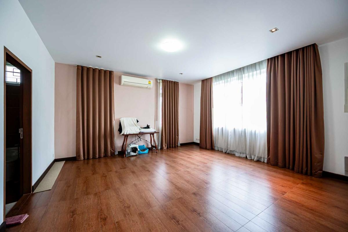 ขายบ้านแจ้งวัฒนะ เมืองทอง : 🔥ขายด่วน + 🔥หมู่บ้านคฤหาสน์ทายาท พื้นที่กว้าง พร้อมสระว่ายน้ำส่วนตัว