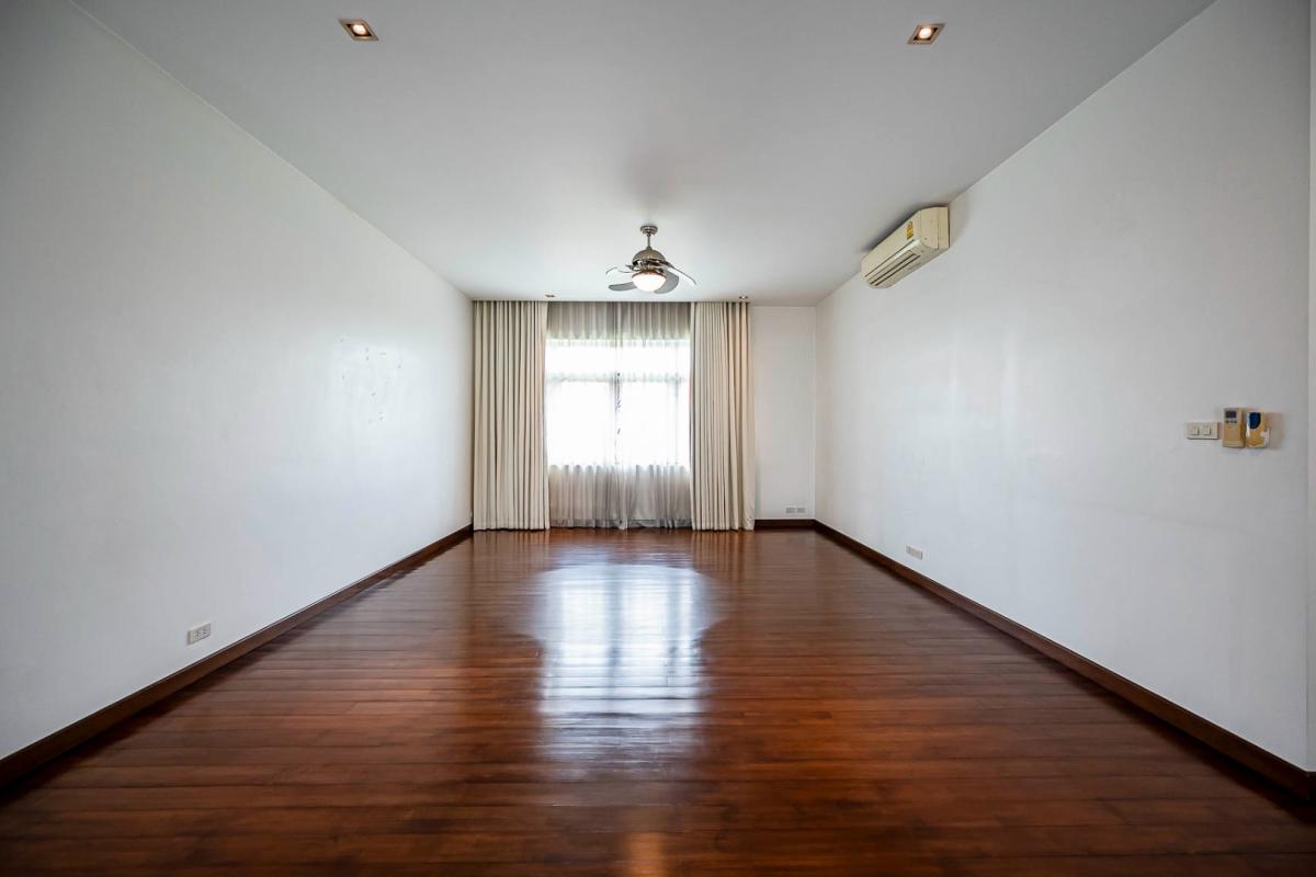 ขายบ้านแจ้งวัฒนะ เมืองทอง : 🔥ขายด่วน + 🔥หมู่บ้านคฤหาสน์ทายาท พื้นที่กว้าง พร้อมสระว่ายน้ำส่วนตัว