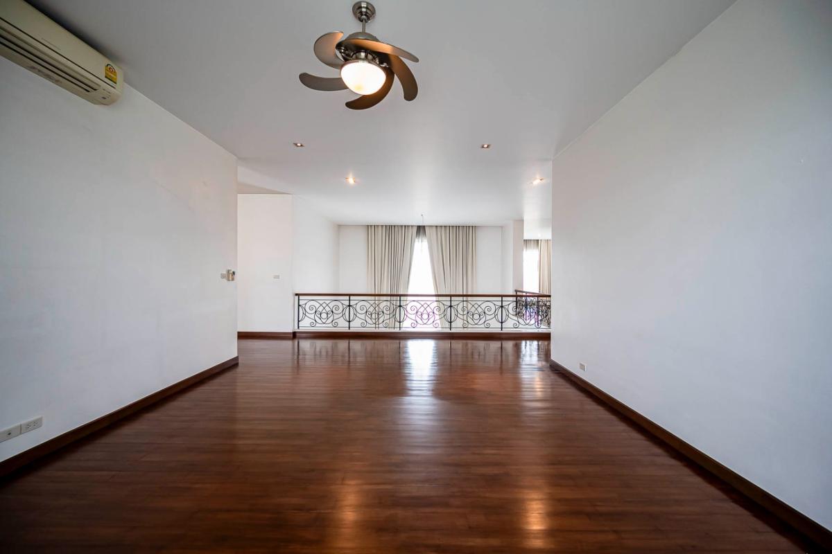 ขายบ้านแจ้งวัฒนะ เมืองทอง : 🔥ขายด่วน + 🔥หมู่บ้านคฤหาสน์ทายาท พื้นที่กว้าง พร้อมสระว่ายน้ำส่วนตัว