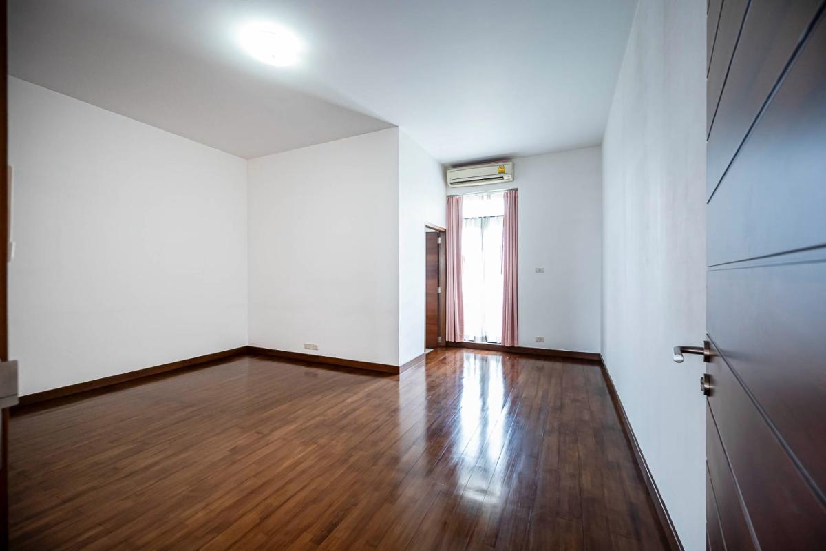 ขายบ้านแจ้งวัฒนะ เมืองทอง : 🔥ขายด่วน + 🔥หมู่บ้านคฤหาสน์ทายาท พื้นที่กว้าง พร้อมสระว่ายน้ำส่วนตัว