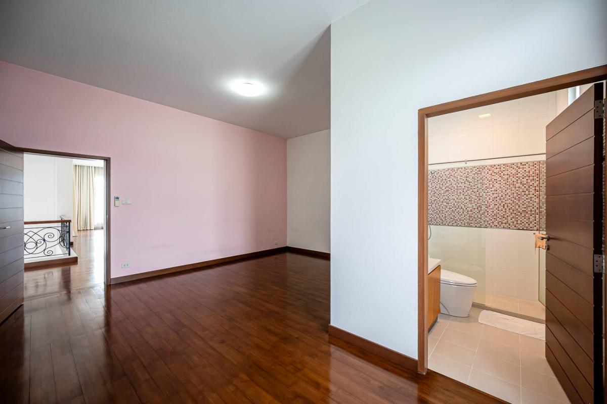 ขายบ้านแจ้งวัฒนะ เมืองทอง : 🔥ขายด่วน + 🔥หมู่บ้านคฤหาสน์ทายาท พื้นที่กว้าง พร้อมสระว่ายน้ำส่วนตัว