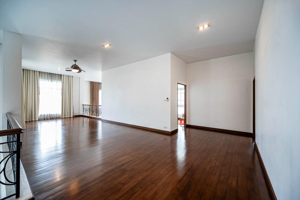 ขายบ้านแจ้งวัฒนะ เมืองทอง : 🔥ขายด่วน + 🔥หมู่บ้านคฤหาสน์ทายาท พื้นที่กว้าง พร้อมสระว่ายน้ำส่วนตัว