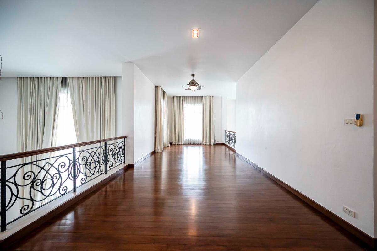 ขายบ้านแจ้งวัฒนะ เมืองทอง : 🔥ขายด่วน + 🔥หมู่บ้านคฤหาสน์ทายาท พื้นที่กว้าง พร้อมสระว่ายน้ำส่วนตัว