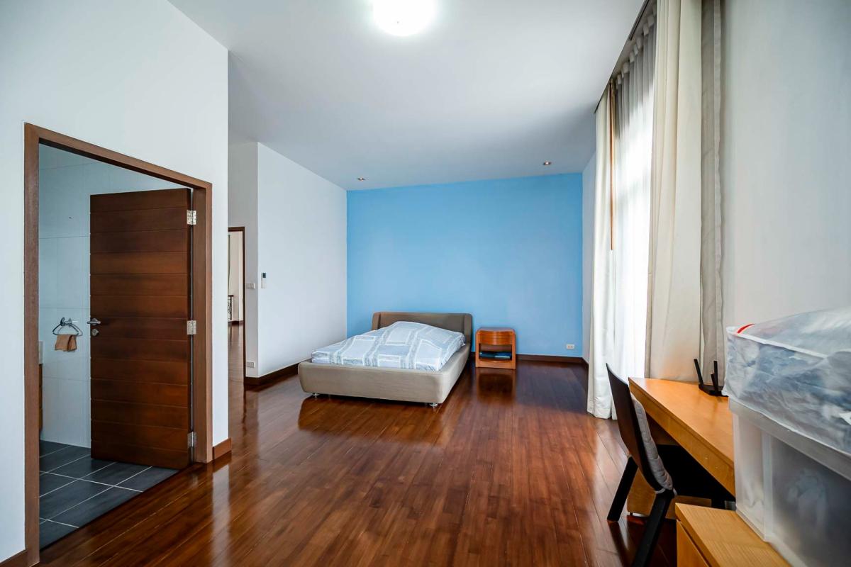 ขายบ้านแจ้งวัฒนะ เมืองทอง : 🔥ขายด่วน + 🔥หมู่บ้านคฤหาสน์ทายาท พื้นที่กว้าง พร้อมสระว่ายน้ำส่วนตัว