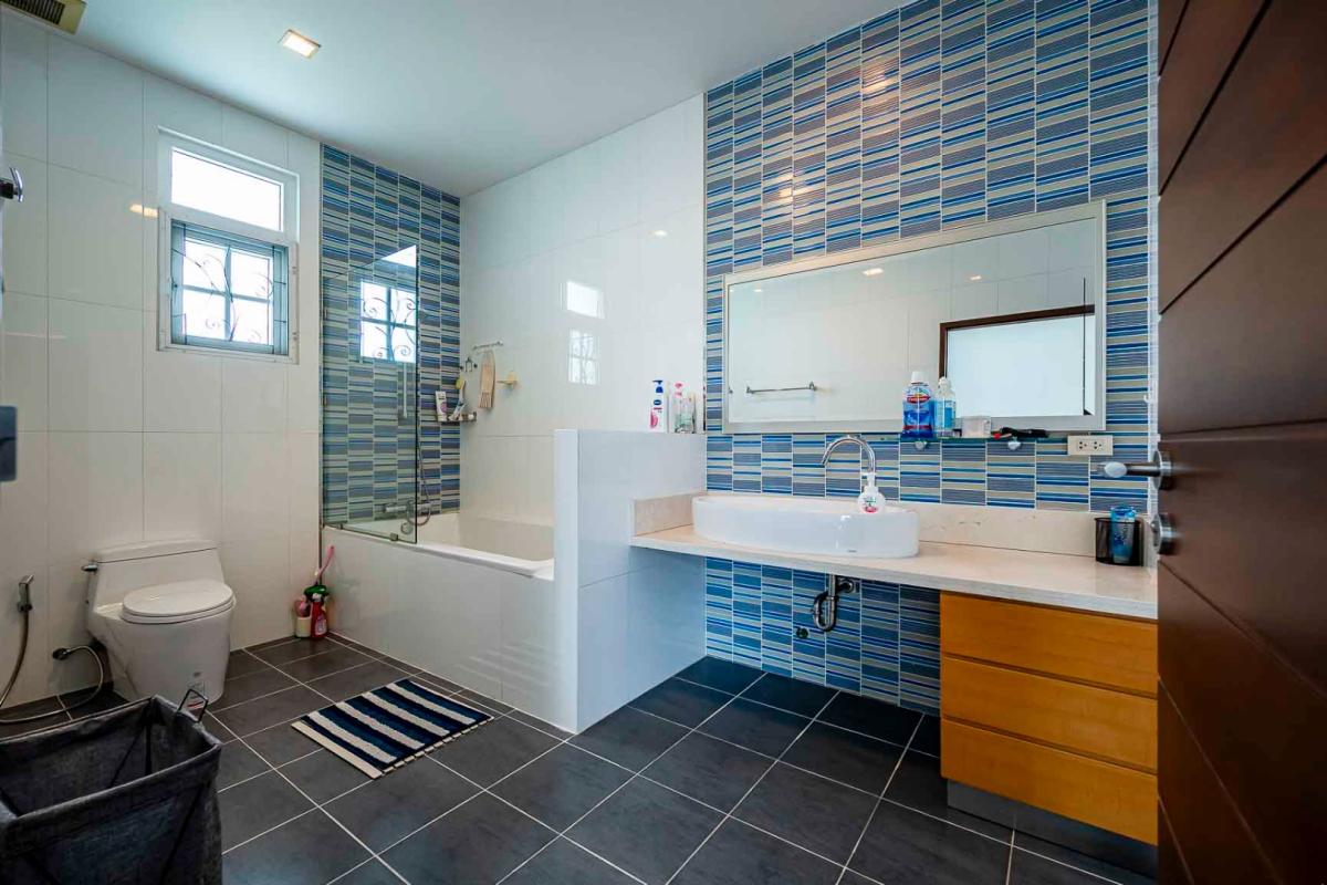 ขายบ้านแจ้งวัฒนะ เมืองทอง : 🔥ขายด่วน + 🔥หมู่บ้านคฤหาสน์ทายาท พื้นที่กว้าง พร้อมสระว่ายน้ำส่วนตัว