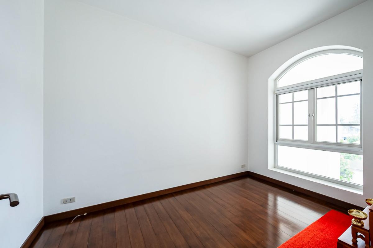 ขายบ้านแจ้งวัฒนะ เมืองทอง : 🔥ขายด่วน + 🔥หมู่บ้านคฤหาสน์ทายาท พื้นที่กว้าง พร้อมสระว่ายน้ำส่วนตัว