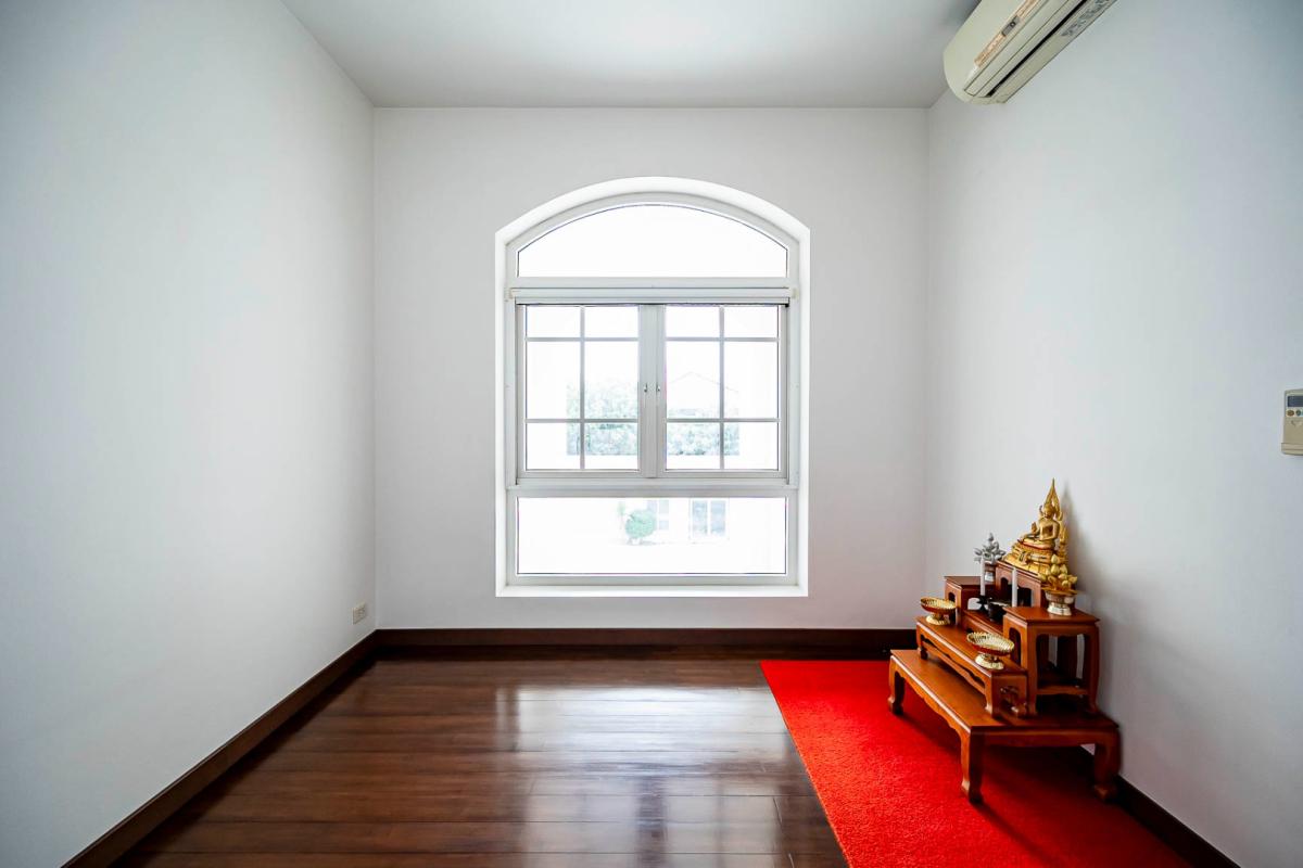 ขายบ้านแจ้งวัฒนะ เมืองทอง : 🔥ขายด่วน + 🔥หมู่บ้านคฤหาสน์ทายาท พื้นที่กว้าง พร้อมสระว่ายน้ำส่วนตัว