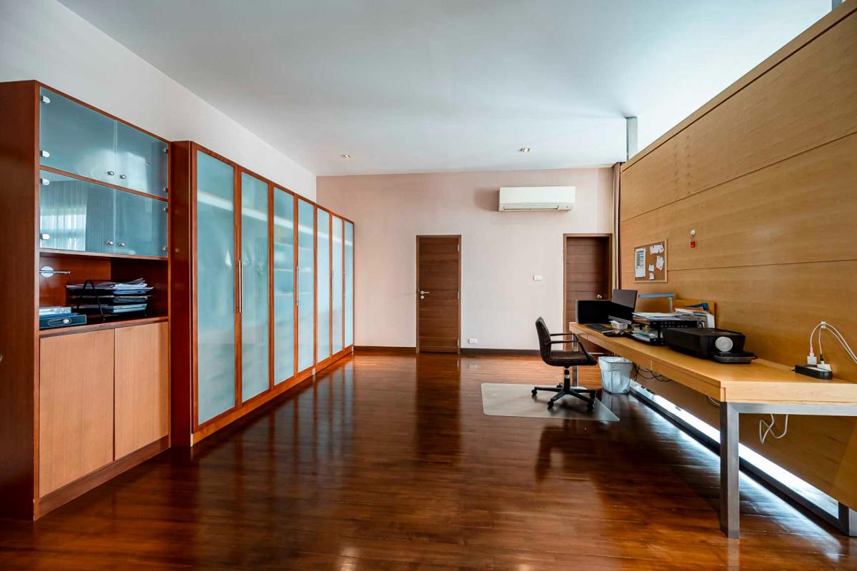 ขายบ้านแจ้งวัฒนะ เมืองทอง : 🔥ขายด่วน + 🔥หมู่บ้านคฤหาสน์ทายาท พื้นที่กว้าง พร้อมสระว่ายน้ำส่วนตัว