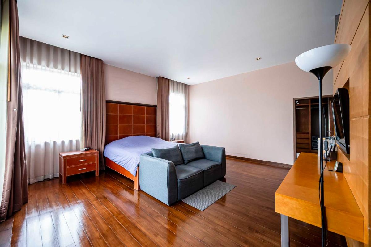 ขายบ้านแจ้งวัฒนะ เมืองทอง : 🔥ขายด่วน + 🔥หมู่บ้านคฤหาสน์ทายาท พื้นที่กว้าง พร้อมสระว่ายน้ำส่วนตัว