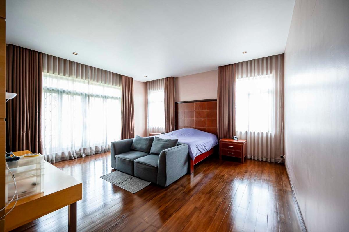 ขายบ้านแจ้งวัฒนะ เมืองทอง : 🔥ขายด่วน + 🔥หมู่บ้านคฤหาสน์ทายาท พื้นที่กว้าง พร้อมสระว่ายน้ำส่วนตัว