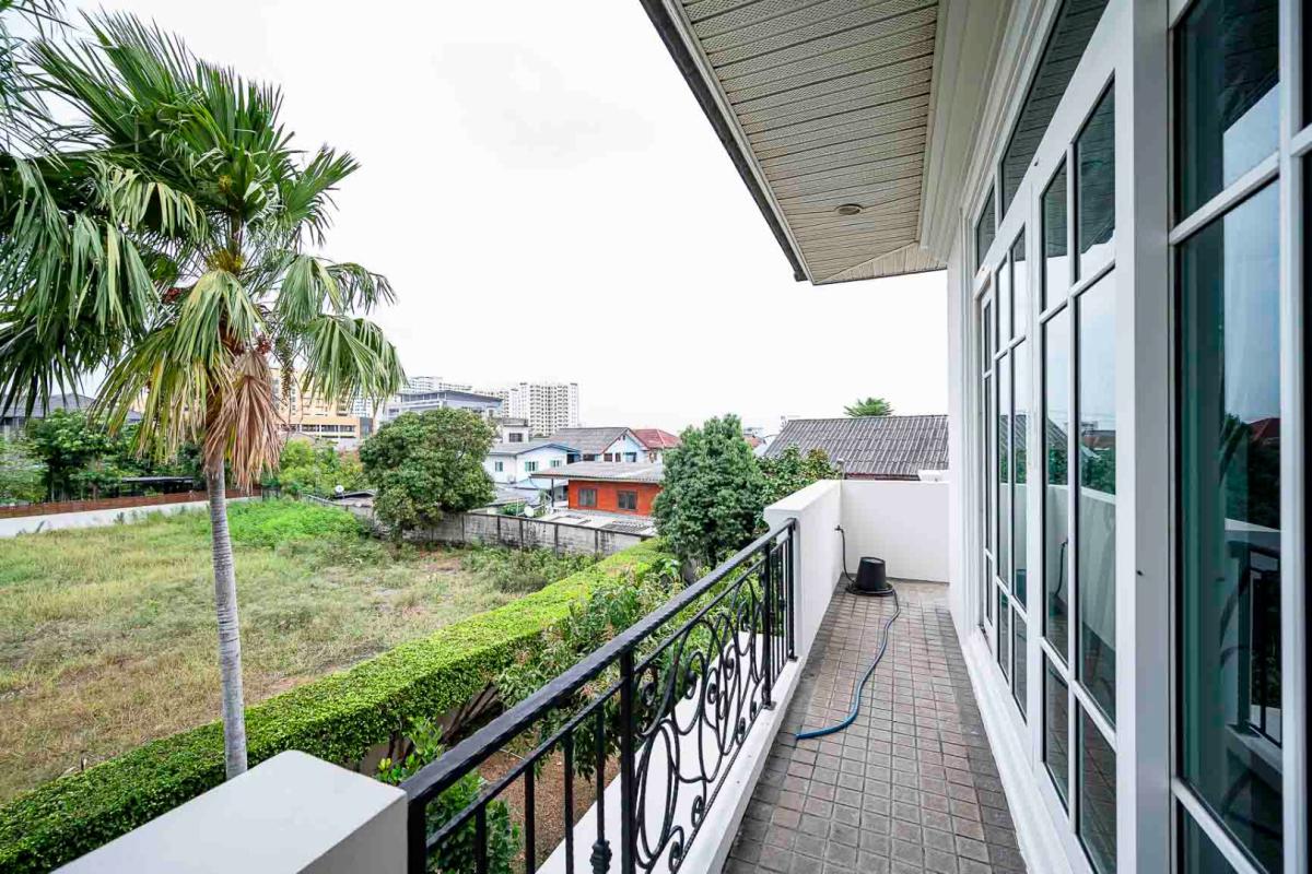 ขายบ้านแจ้งวัฒนะ เมืองทอง : 🔥ขายด่วน + 🔥หมู่บ้านคฤหาสน์ทายาท พื้นที่กว้าง พร้อมสระว่ายน้ำส่วนตัว