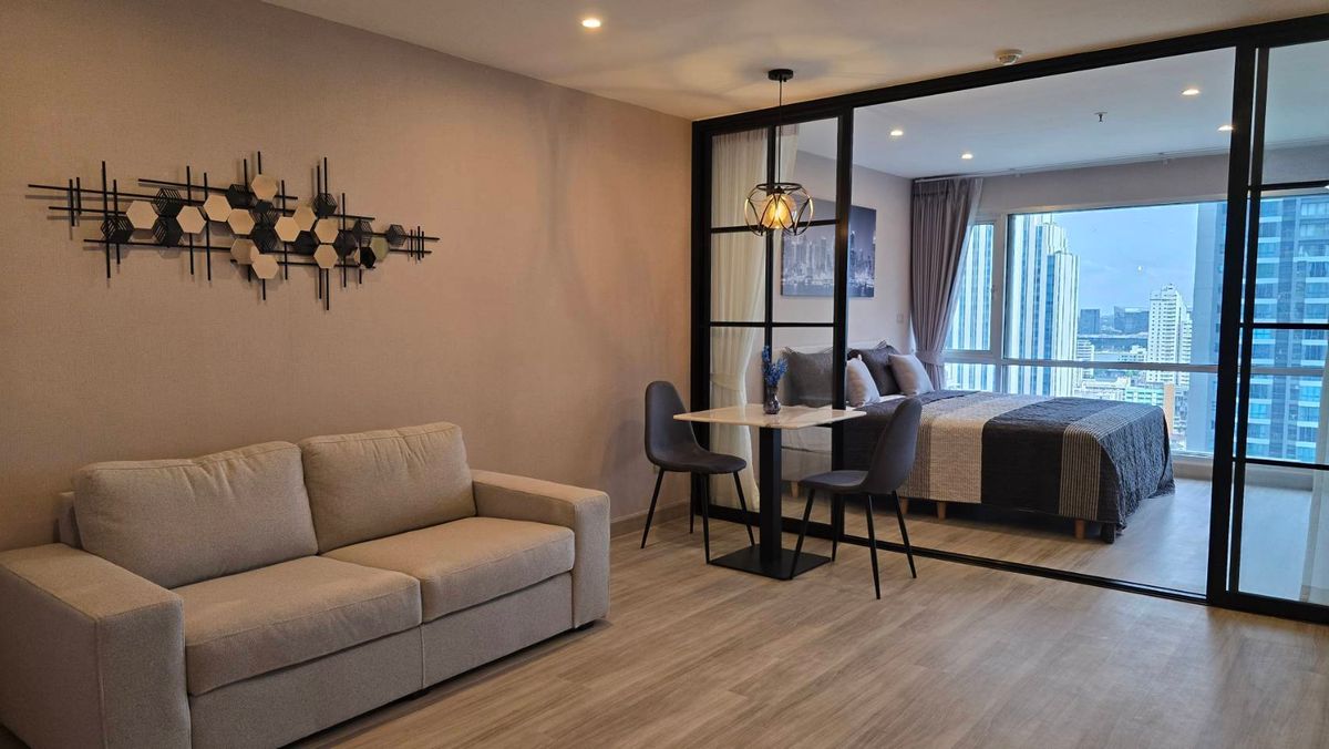 ให้เช่าคอนโดนานา : เช่า RR545 Sukhumvit Suite ห้องสวย ห้องกว้าง เฟอร์นิเจอร์ครบ ใกล้รถไฟฟ้า BTS อโศก/นานา 