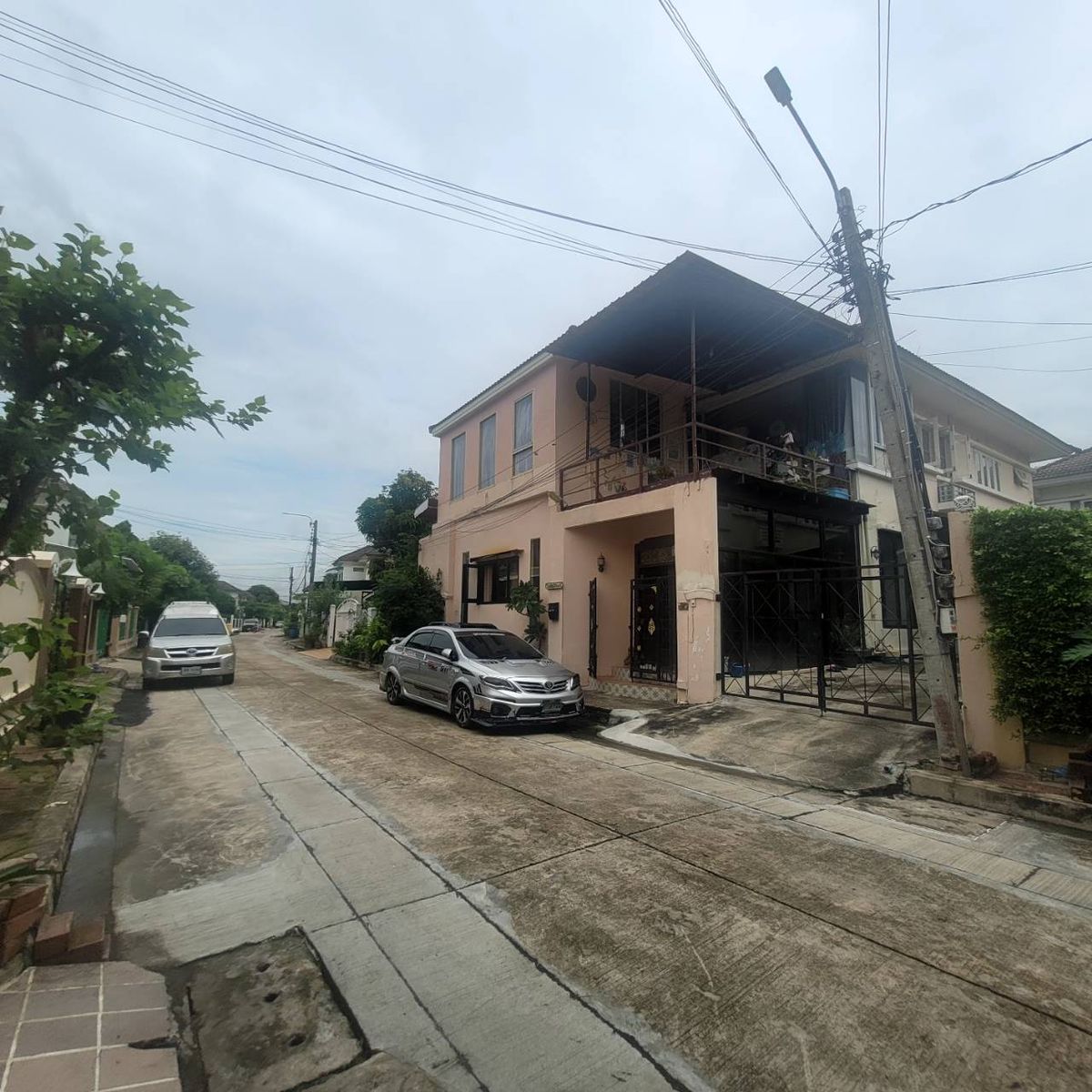 For SaleHouseRattanathibet, Sanambinna : 2 -storey detached house for sale, Lad Darm Rattanathibet Project, Rattanathibet Road  Troopicol style on land, size 68.4 sq.w. cheap price