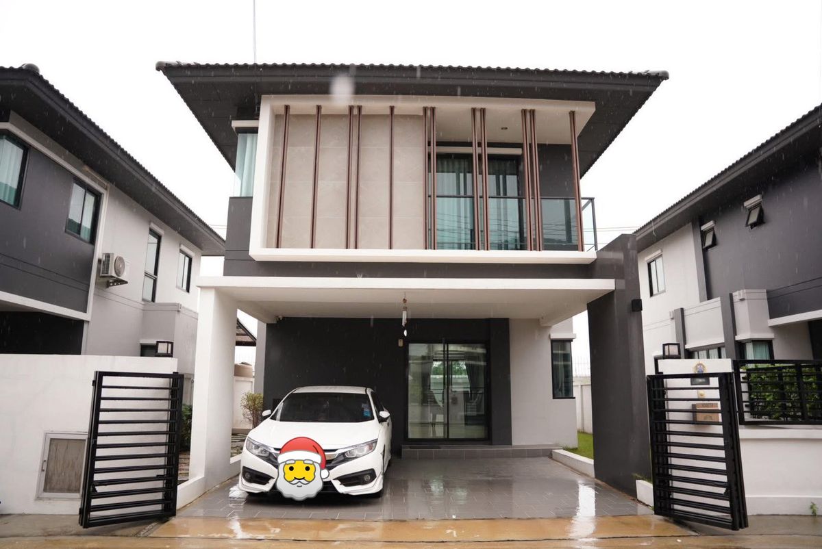For RentTownhomePathum Thani,Rangsit, Thammasat : 🏡 2 storey detached house for rent, NC on Green Palm Park 2 | Lam Luk Ka 📍 Big House with Forest, near the Khu Khot station