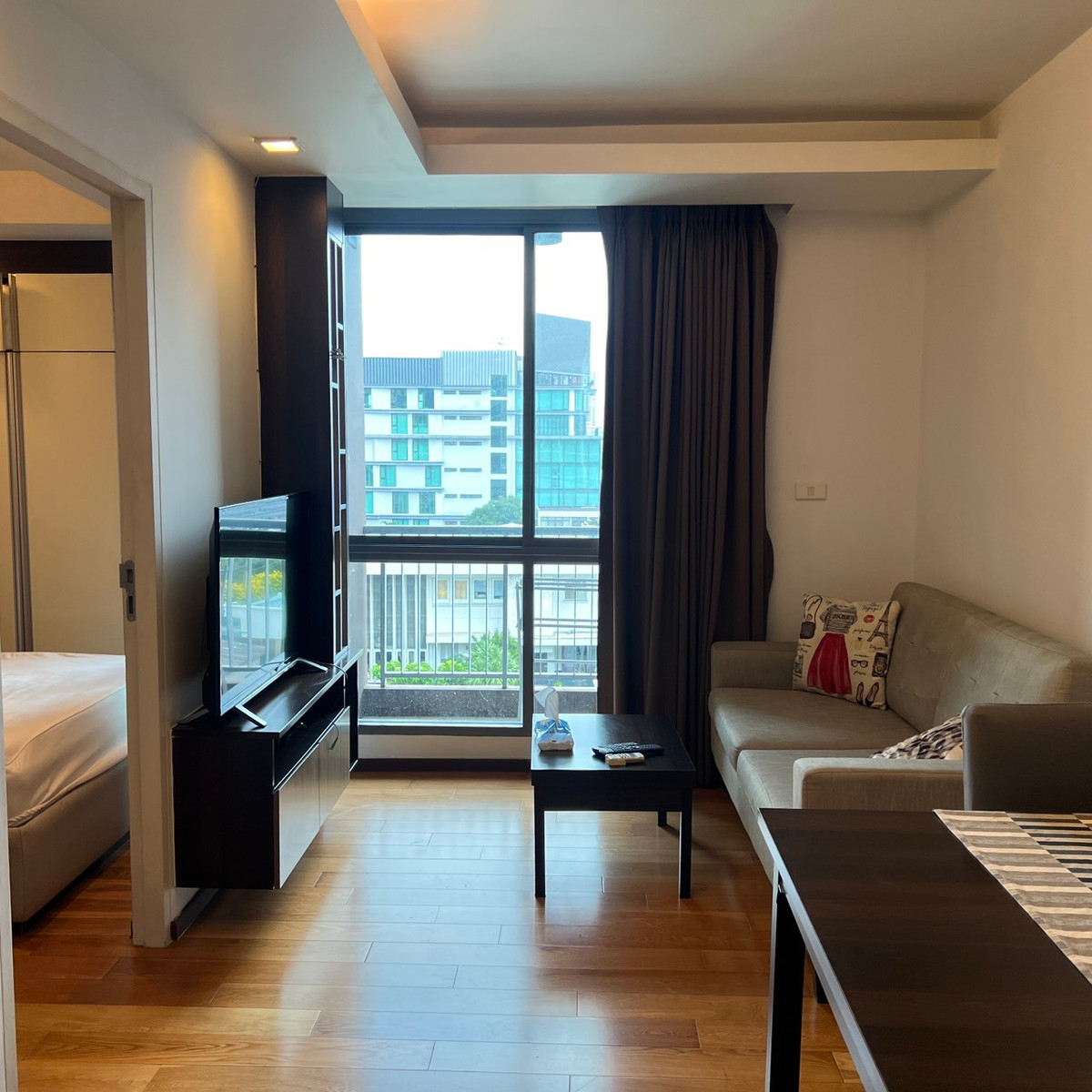 ขายคอนโดวิทยุ ชิดลม หลังสวน :  Focus Pleonchit ขายด่วนๆ  ราคาดีสุดๆ เพียง 4.3 ล้าน เท่านั้น