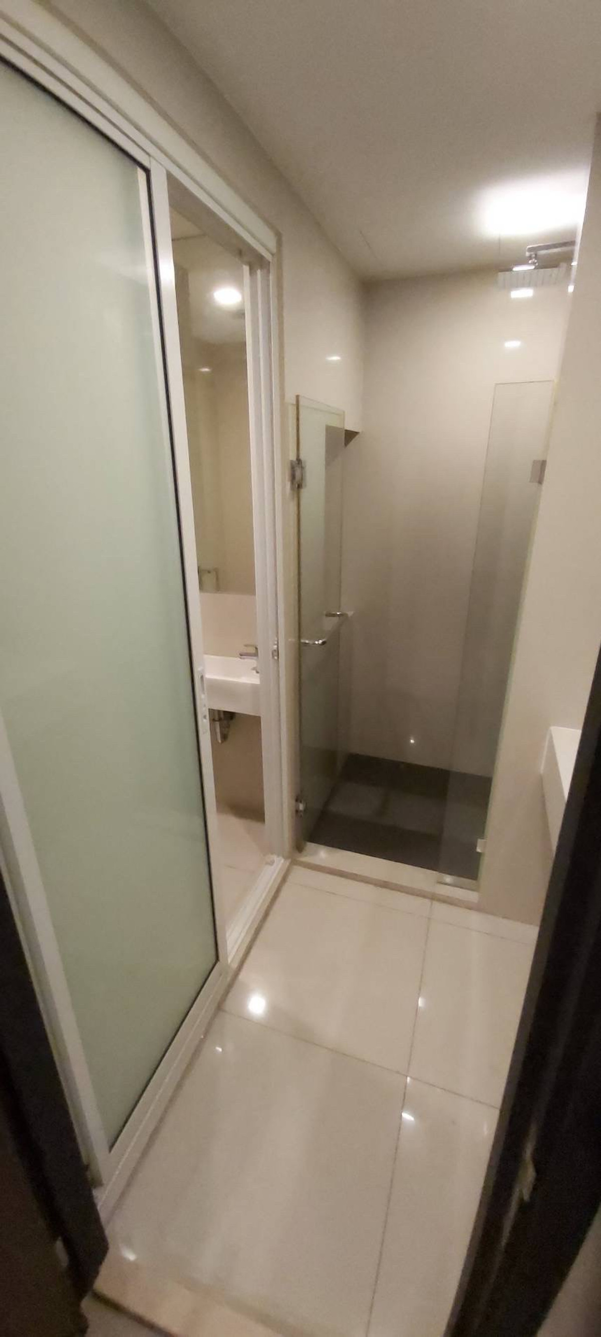 ให้เช่าคอนโดอ่อนนุช อุดมสุข : (ปล่อยเช่า) คอนโด RHYTHM สุขุมวิท 44/1  ราคาดีมาก! 1 นอน 35 Sq.m. เฟอร์+เครื่องใช้ไฟฟ้าครบ ㅡ ติด 🚆BTS พระโขนง