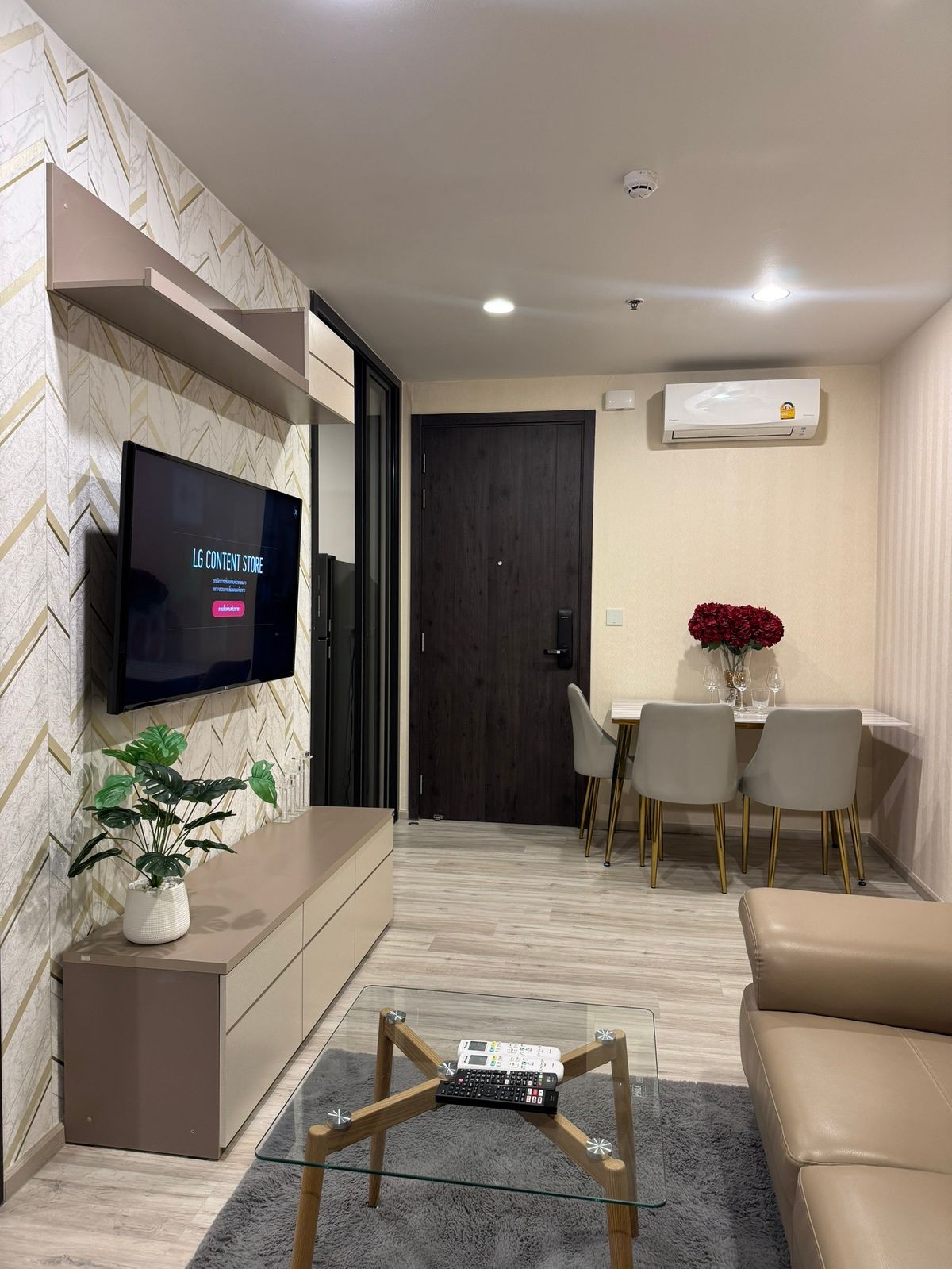 For RentCondoRatchadapisek, Huaikwang, Suttisan : 🌳 Condo for rent at XT Huaikwang, size 35 sqm. 1 bedroom, Please contact 0993529495