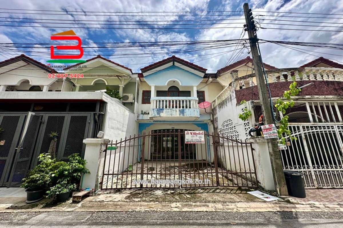 ขายทาวน์โฮมลาดพร้าว เซ็นทรัลลาดพร้าว : ทาวน์เฮาส์ หมู่บ้าน วังวราเวศน์ 3 เนื้อที่ 24.9 ตรว. ซอยรามอินทรา 14 แยก 5 ถนนรามอินทรา แขวงจรเขบัว เขตบางกะปิ กรุงเทพมหานคร