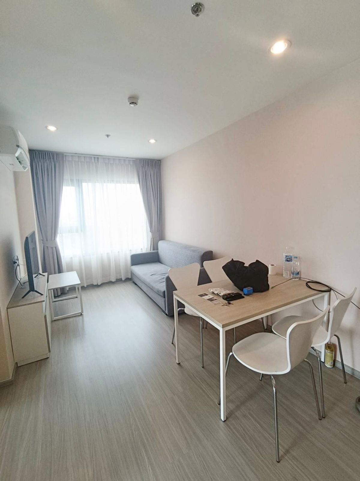 ให้เช่าคอนโดสมุทรปราการ สำโรง : เช่าคอนโด Aspire Erawan Prime ห้องใหญ่สวย 2 ห้องนอน พร้อมเฟอร์นิเจอร์ครบๆ ห้องครัวมีประตูปิดแยกกลิ่น ส่วนกลางจัดเต็ม ติดBTSเอราวัณ / โทร 099-149-5164
