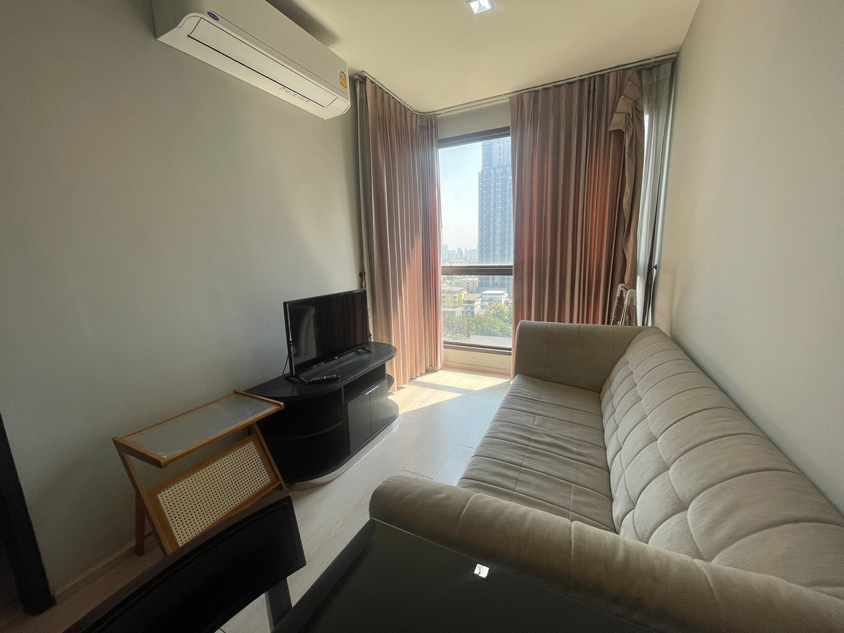 ให้เช่าคอนโดอ่อนนุช อุดมสุข : (ปล่อยเช่า) คอนโด RHYTHM สุขุมวิท 44/1  ราคาดีมาก! 1 นอน 35 Sq.m. เฟอร์+เครื่องใช้ไฟฟ้าครบ ㅡ ติด 🚆BTS พระโขนง