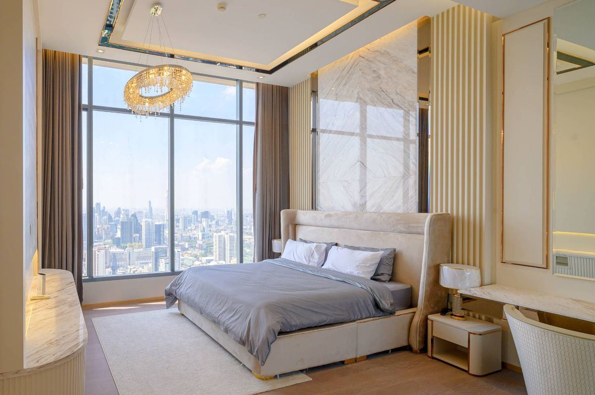 For SaleCondoSukhumvit, Asoke, Thonglor : The Esse Asoke / High-floor luxury condo with an open view, close to BTS Asok and MRT Phetchaburi. / 2 bed 158 sq.m.Tel. 0937890899