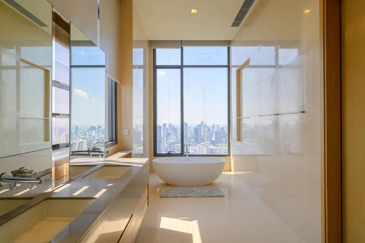 For SaleCondoSukhumvit, Asoke, Thonglor : The Esse Asoke / High-floor luxury condo with an open view, close to BTS Asok and MRT Phetchaburi. / 2 bed 158 sq.m.Tel. 0937890899