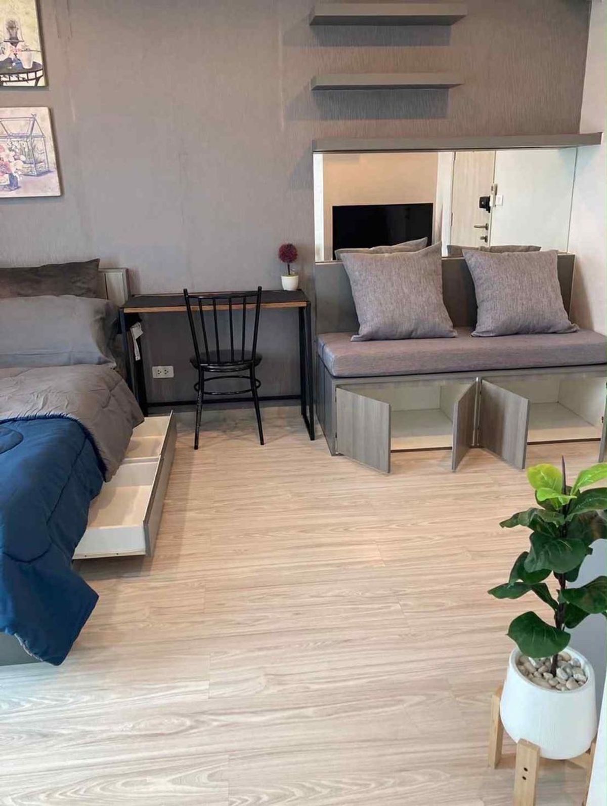 For RentCondoBangna, Bearing, Lasalle : 💥FOR RENT !! Stu 22SQ.M with Good Decoration at Ideo Mobi Sukhumvit Eastgate Close to BTS BANGNA 150m. With Fully Furnished (Washing Machine) Please Contact for More Detail 📌 (Line@Donly2530)
