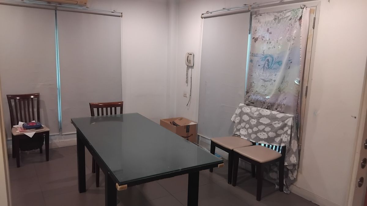 For SaleShop HouseBang kae, Phetkasem : Sell 3 -storey building, 5 booths, Soi Petchkasem 52, area 94 sq.m. #SME manufacturing plant #Decoration well, price 25 minus.