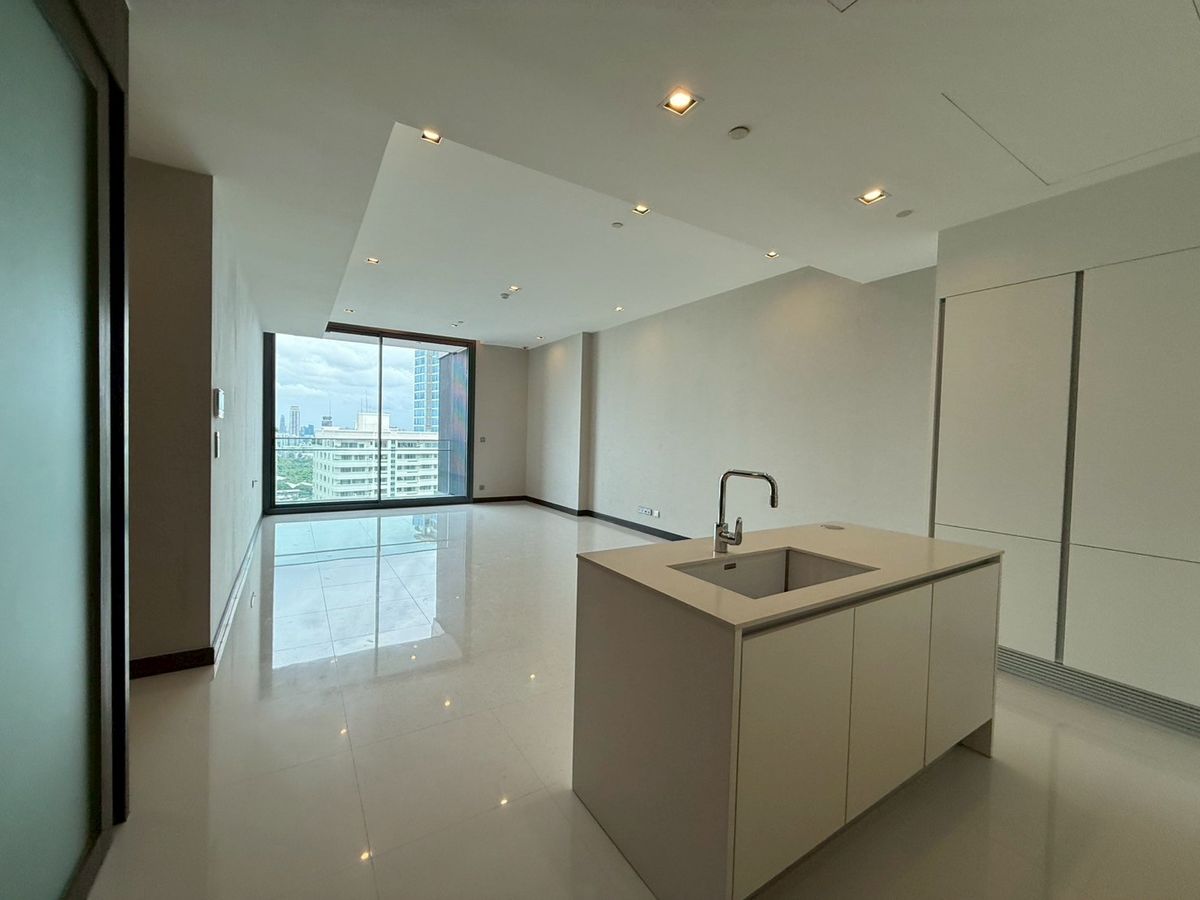 ขายคอนโดนานา : โปรปิดตึก Q1 Sukhumvit 3 beds 4 baths 147.5 sq.m. P/F ** Fixed 2 parking