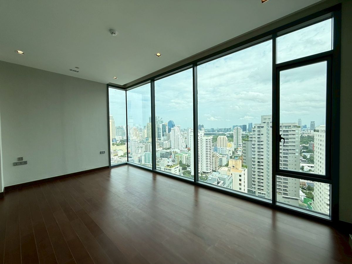 For SaleCondoNana, North Nana,Sukhumvit13, Soi Nana : Pro Cook Q1 Sukhumvit 3 Beds 4 Baths 147.5 SQ.M. P/F ** Fixed 2 Parking