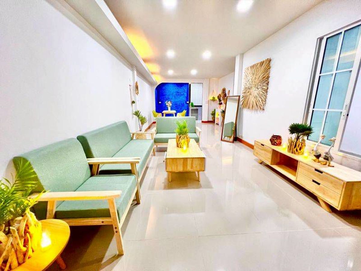 For SaleTownhomePathum Thani,Rangsit, Thammasat : 2 -storey Town House for sale, Piyawaram Khlong 4, an area of 24 square wah, 3 bedrooms, ready to move in. Sava Pracharat Road, Bueng Yi Tho Subdistrict, Thanyaburi District, Pathum Thani Province