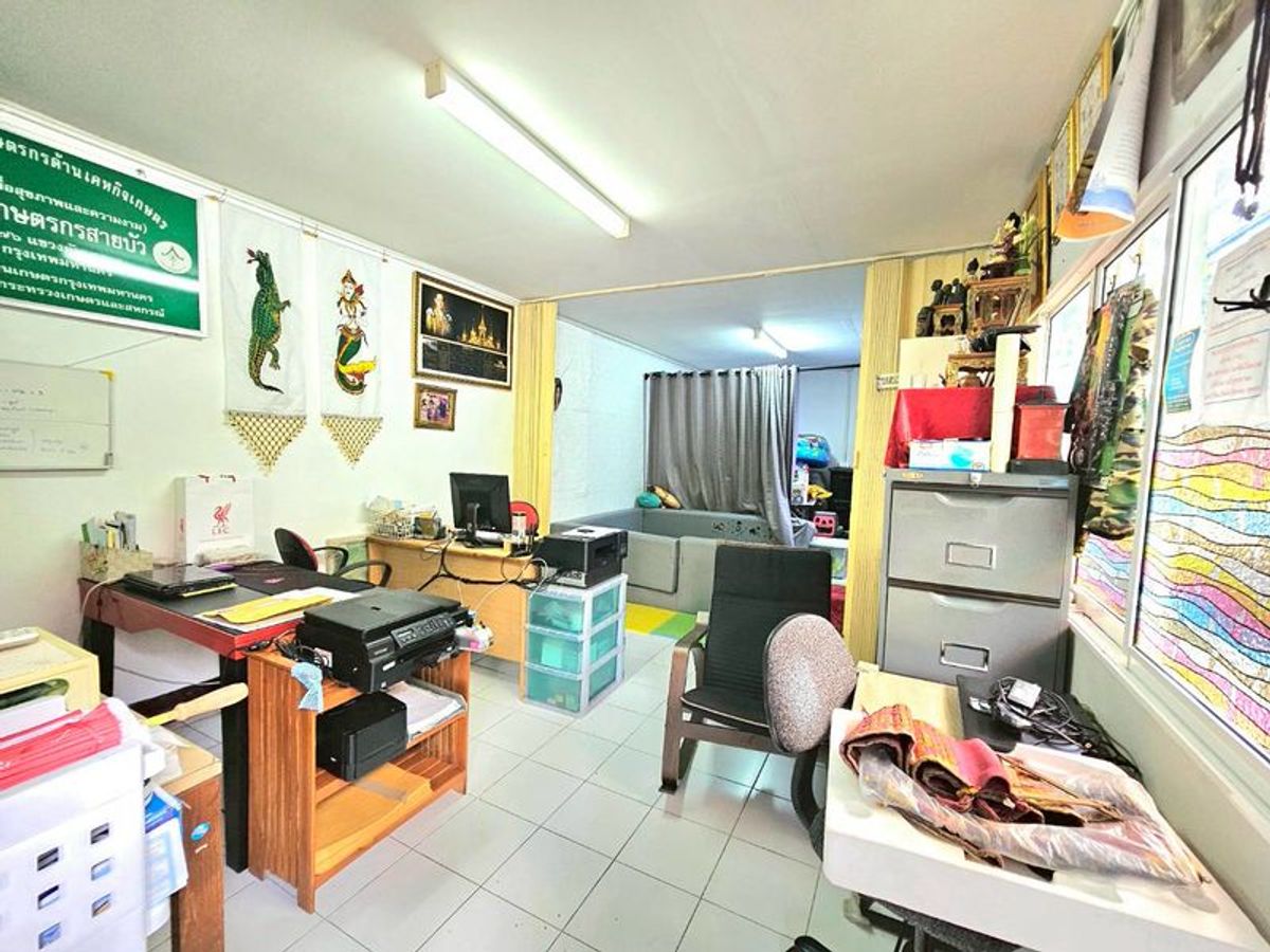 ให้เช่าโฮมออฟฟิศนวมินทร์ รามอินทรา :  ให้เช่า Home Office พร้อมโกดัง 107 ตารางวา ติดแม็คโคร รามอินทรา 76 จอดรถ 10 คัน เฟอร์นิเจอร์สำนักงานครบ เขตคันนายาว กรุงเทพมหานคร