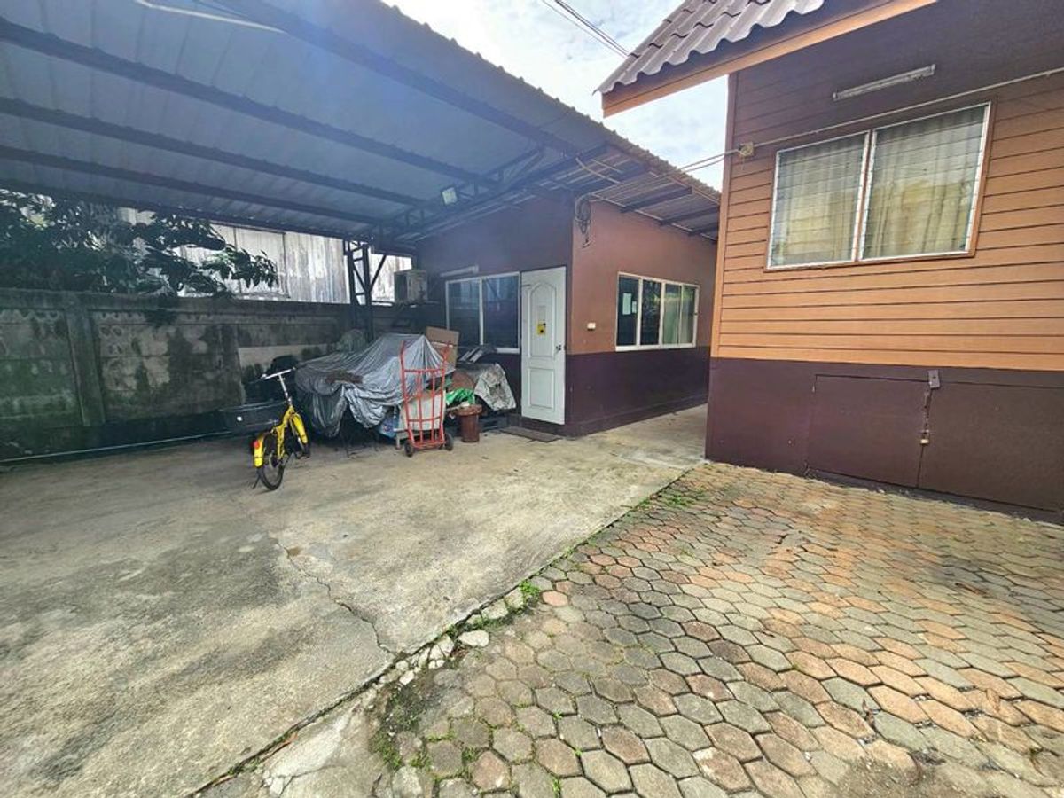 ให้เช่าโฮมออฟฟิศนวมินทร์ รามอินทรา :  ให้เช่า Home Office พร้อมโกดัง 107 ตารางวา ติดแม็คโคร รามอินทรา 76 จอดรถ 10 คัน เฟอร์นิเจอร์สำนักงานครบ เขตคันนายาว กรุงเทพมหานคร