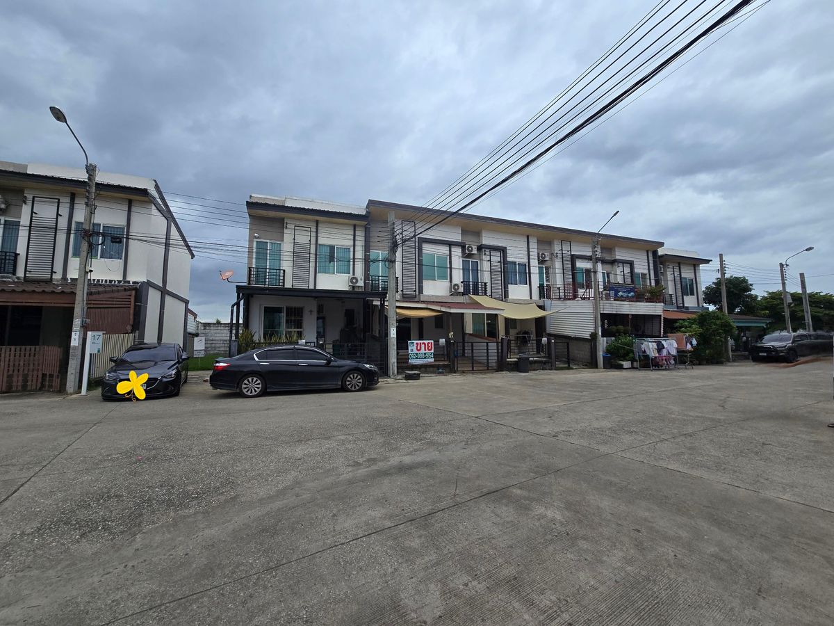 ขายทาวน์โฮมพระราม 2 บางขุนเทียน : ทาวน์โฮม กัสโต้ พระราม2-เทียนทะเล 19  อารมณ์บ้านเดี่ยว เนื้อที่ 21.4 ตรว. หน้าบ้านไม่ชนใคร ถนนเมน