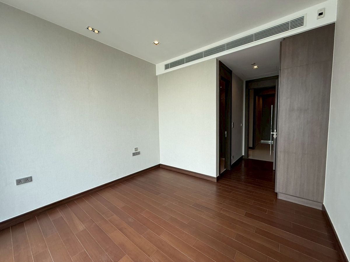 For SaleCondoNana, North Nana,Sukhumvit13, Soi Nana : Pro Cook Q1 Sukhumvit 3 Beds 4 Baths 147.5 SQ.M. P/F ** Fixed 2 Parking