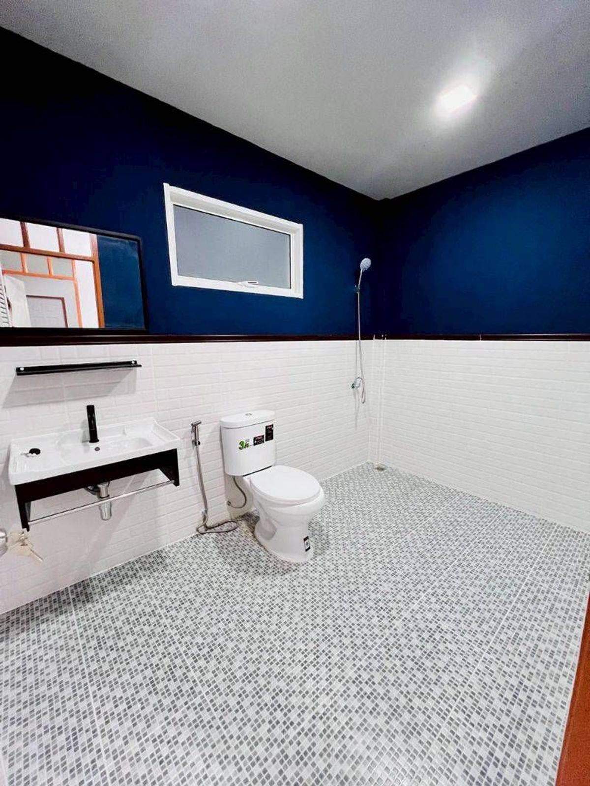 For SaleTownhomePathum Thani,Rangsit, Thammasat : 2 -storey Town House for sale, Piyawaram Khlong 4, an area of 24 square wah, 3 bedrooms, ready to move in. Sava Pracharat Road, Bueng Yi Tho Subdistrict, Thanyaburi District, Pathum Thani Province