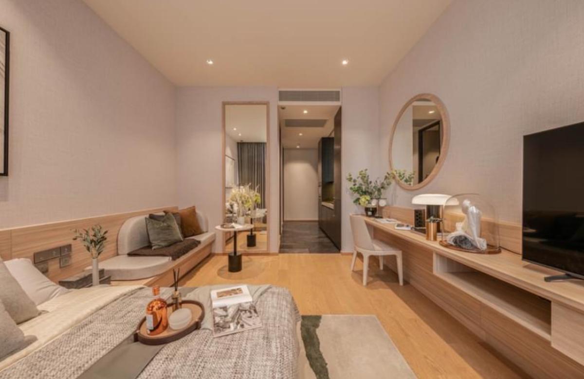 CD00033 - 28 Chidlom :  28 ชิดลม - BTS Chidlom / CentralWorld / BTS Phloenchit Loading...