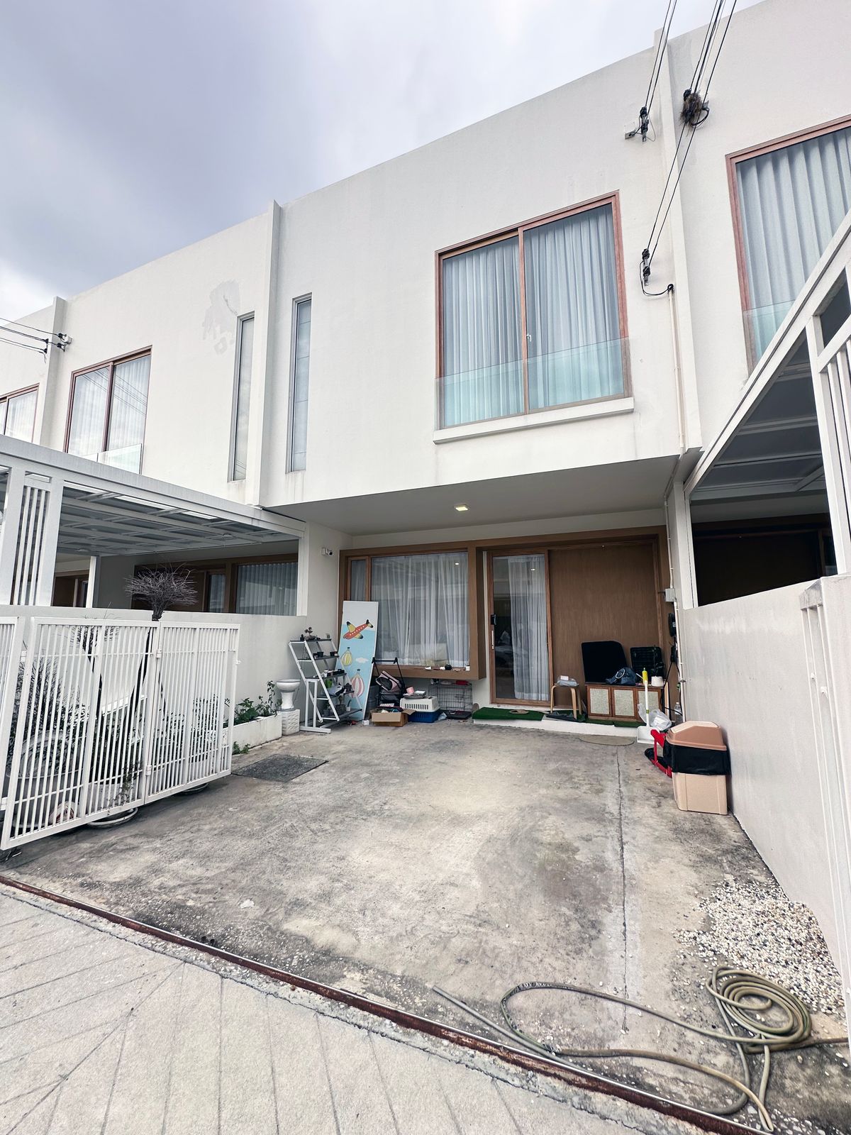 ให้เช่าทาวน์โฮมบางนา แบริ่ง ลาซาล : 🏡BN031 ขายและให้เช่าทาวน์โฮม สุด Minimal  แถมที่ชาร์จ EV  🏡.  
