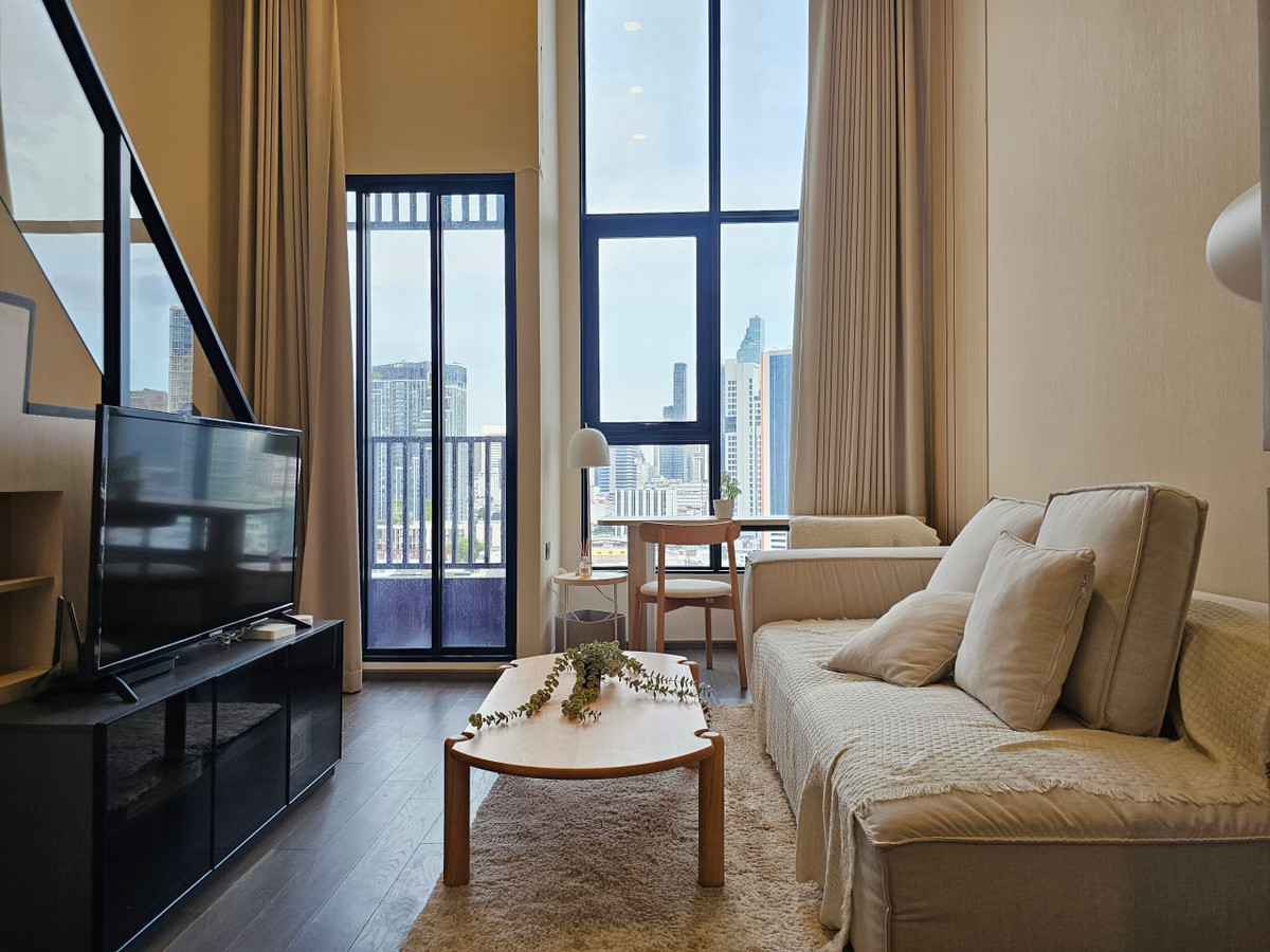 ให้เช่าคอนโดสยาม จุฬา สามย่าน : Park Origin Chula Samyan【𝐑𝐄𝐍𝐓】🔥การตกแต่งที่เน้นความเรียบง่ายและหรูหรา พร้อมโทนสีขาวและทองที่เติมเต็มความสง่างามให้ทุกมุม 🔥  ติดต่อไลน์ไอดี: @hacondo