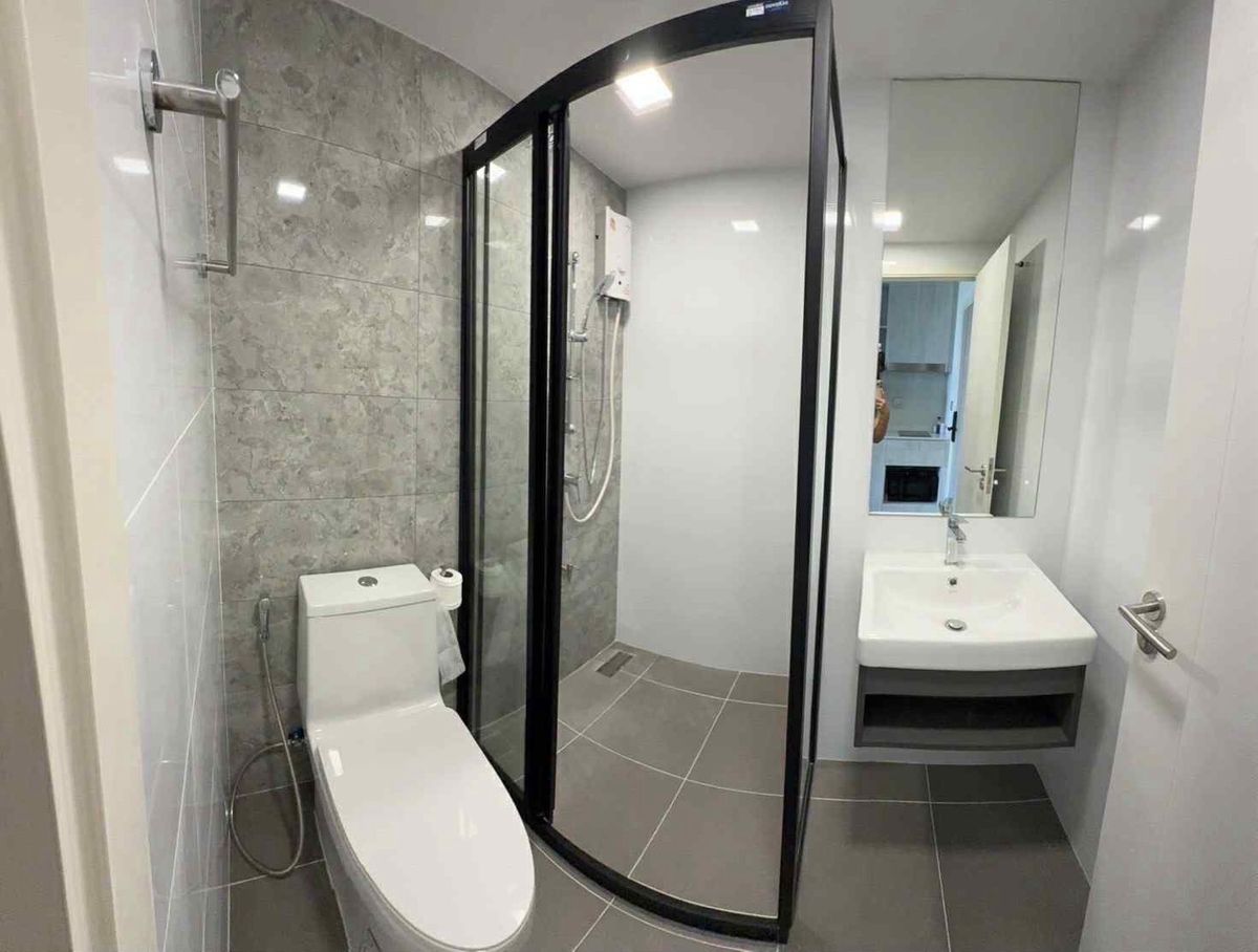 ให้เช่าคอนโดบางนา แบริ่ง ลาซาล : ให้เช่า คอนโด Atmoz Tropical Bangna ขนาดห้อง : 24 ตร.ม ตึก/อาคาร : D ชั้น : 8 ราคา : 9,000 บาท สถารที่ใกล้เคียง : รถไฟฟ้าสายสีเหลือง