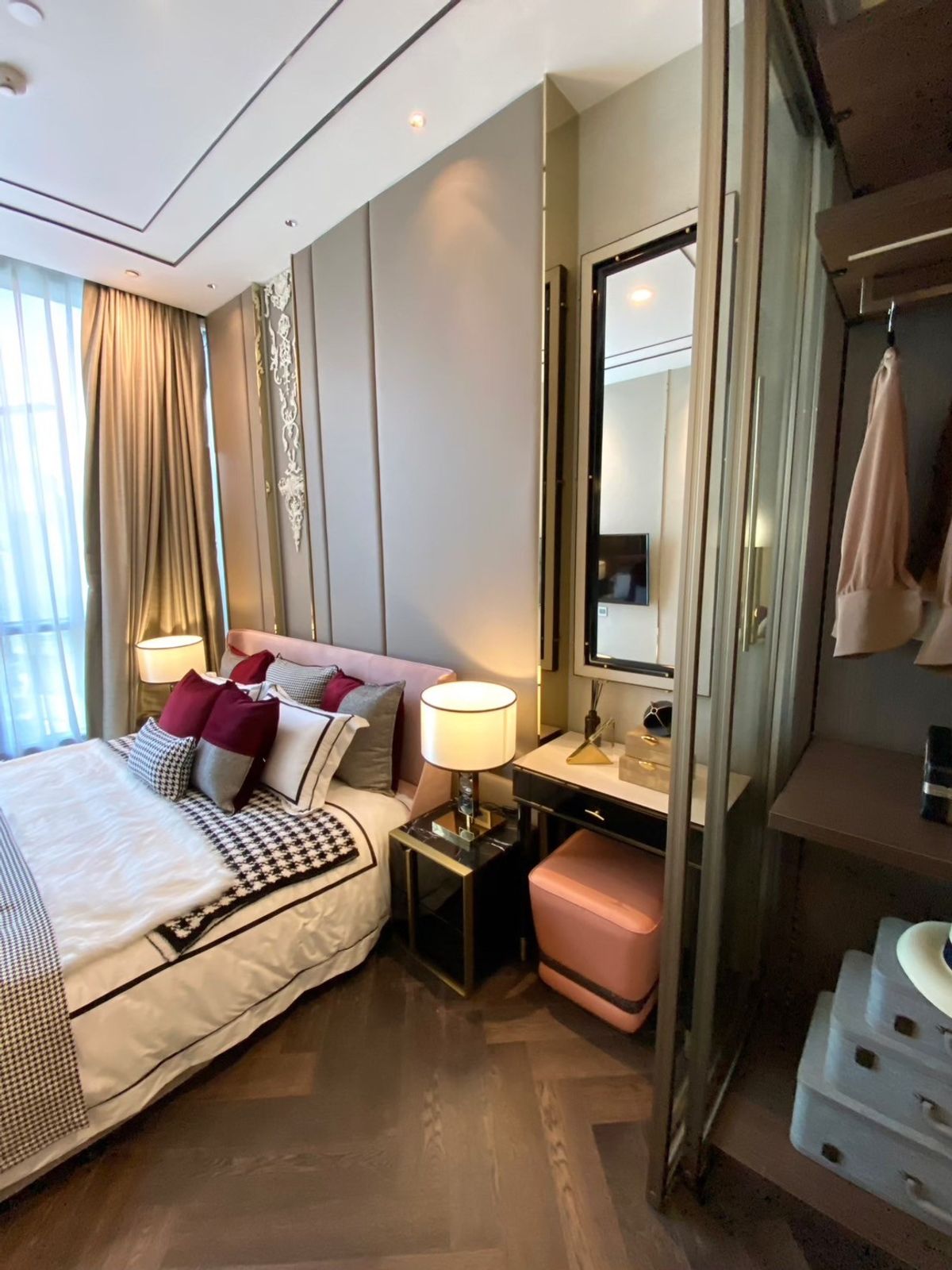 ขายคอนโดสุขุมวิท อโศก ทองหล่อ : คอนโดติด BTS ทองหล่อ 2 นอน 2 น้ำ fully fitted 081-245-7349