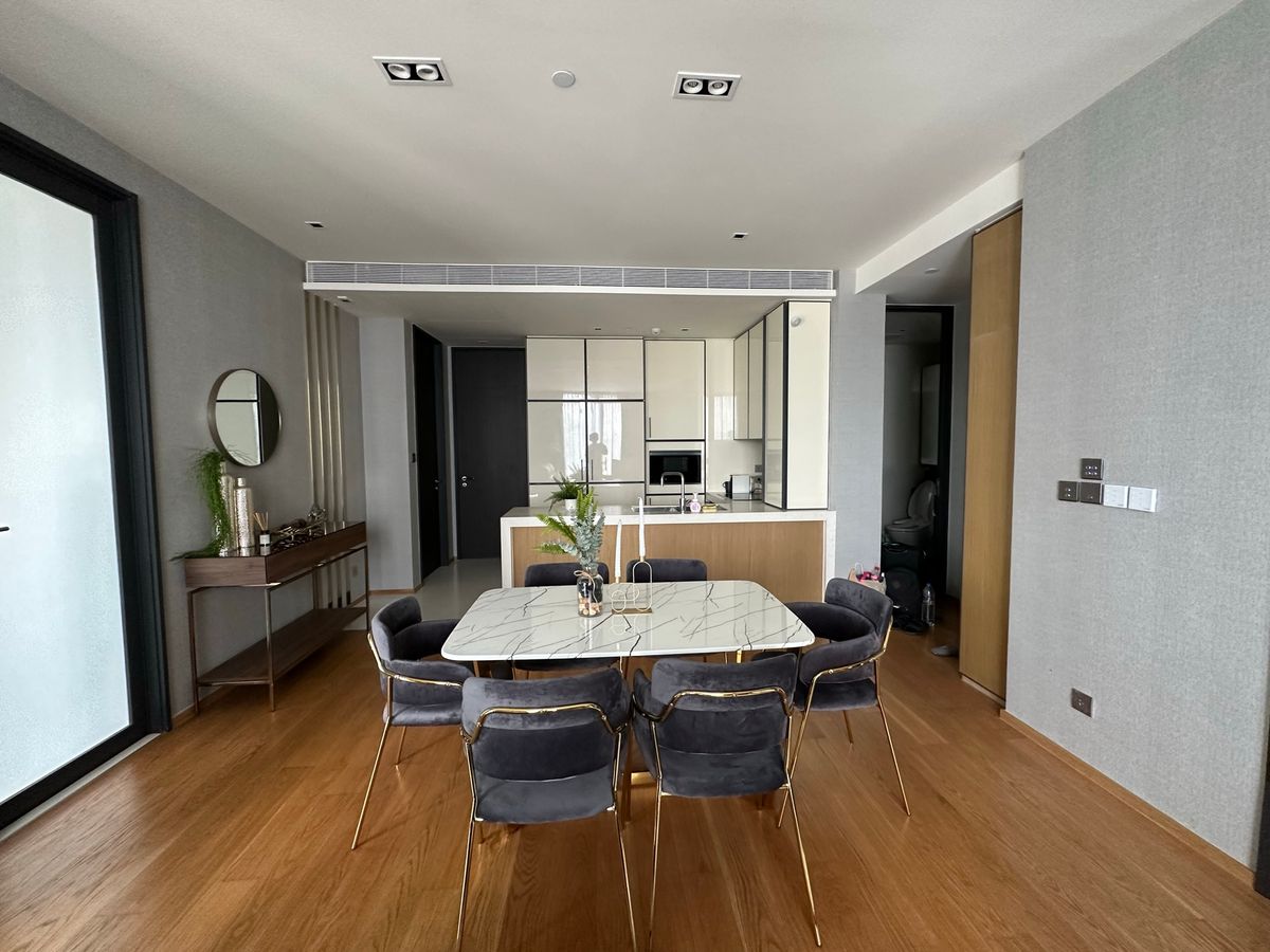 ขายคอนโดสุขุมวิท อโศก ทองหล่อ : 3 นอน แต่งครบ ห้องสวย ติด  BTS ทองหล่อ และ ใกล้ Emporium  081-245-7349