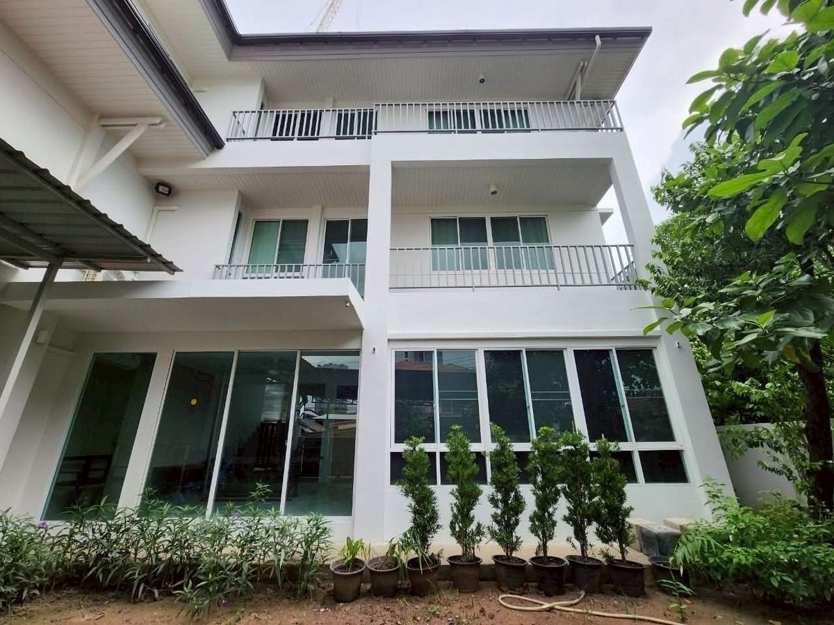 ให้เช่าบ้านท่าพระ ตลาดพลู วุฒากาศ : ให้เช่าบ้านเดี่ยวสไตล์โมเดิร์นวุฒากาศ,สวยหรู ตรงปก ✨🏙️🎎在Wutthakat的独栋房屋出租，现代风格